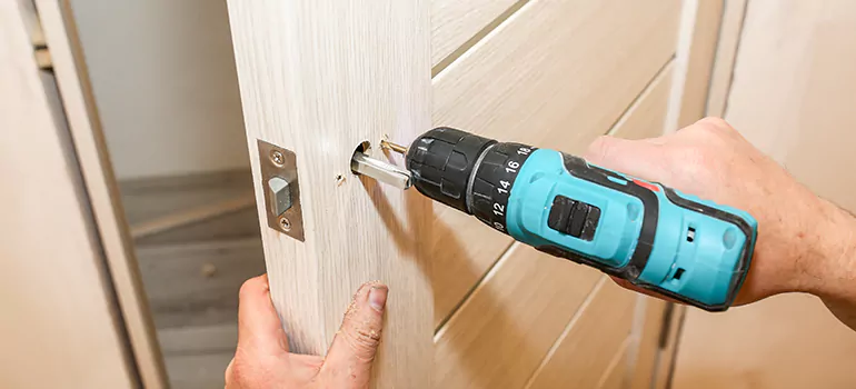 Old Door Knob Repair in Jasmine Estates, FL