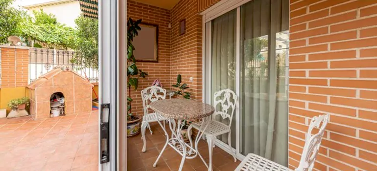 Adding Porch Enclosures To Your Home in Jasmine Estates, FL